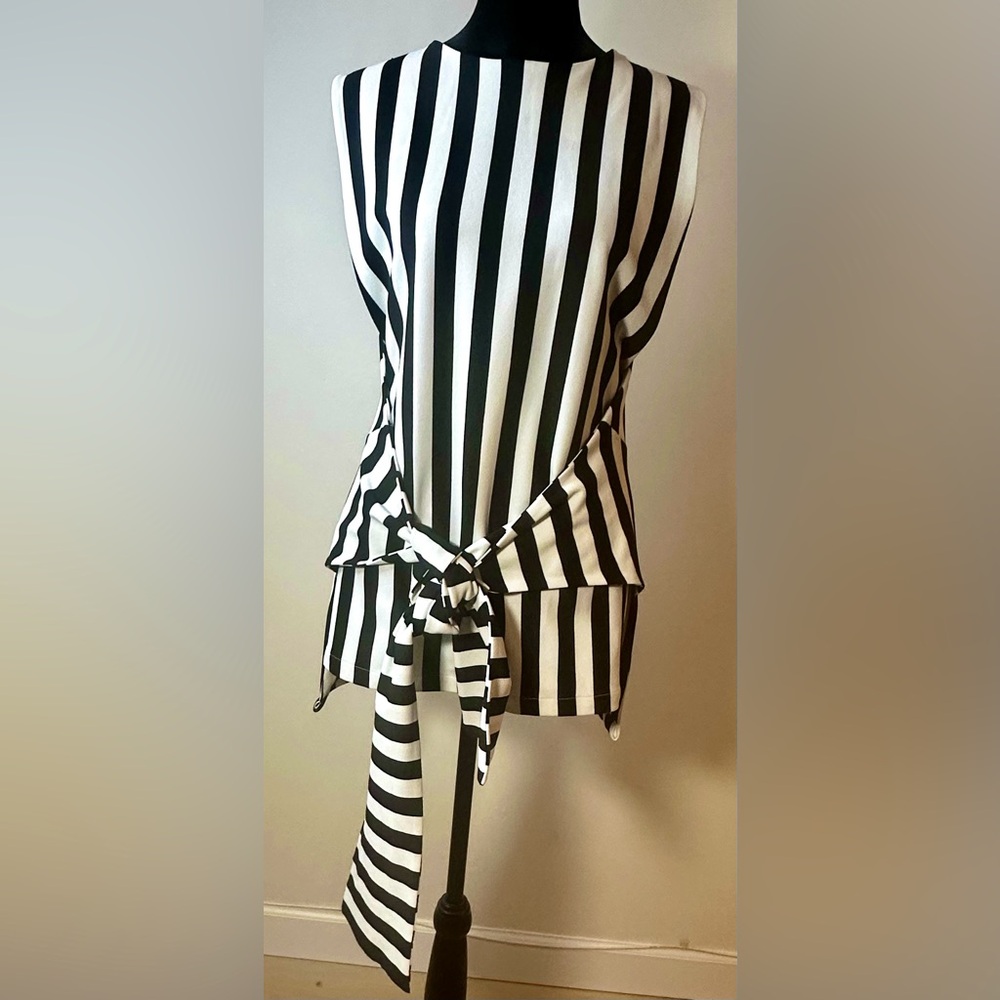 GRACIA Women’s Black & White Tunic Tie Bow Sleeveless Top Size: Medium